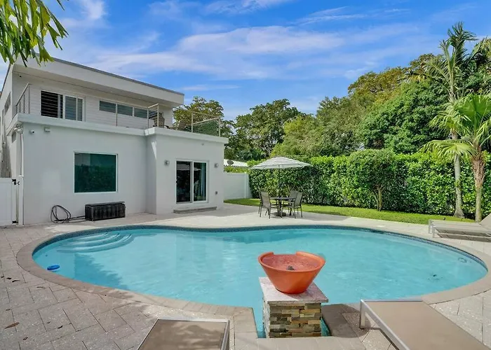 Contemporary 2Br Home With Pool & Bbq Access