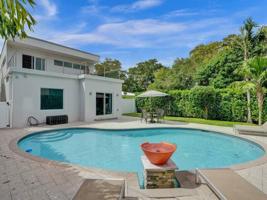 Contemporary 2br With Pool & Bbq Access Holiday home