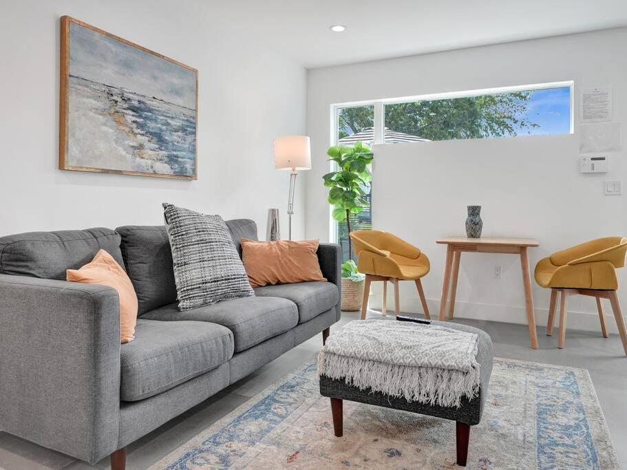 Contemporary 2br With Pool & Bbq Access Holiday home *
