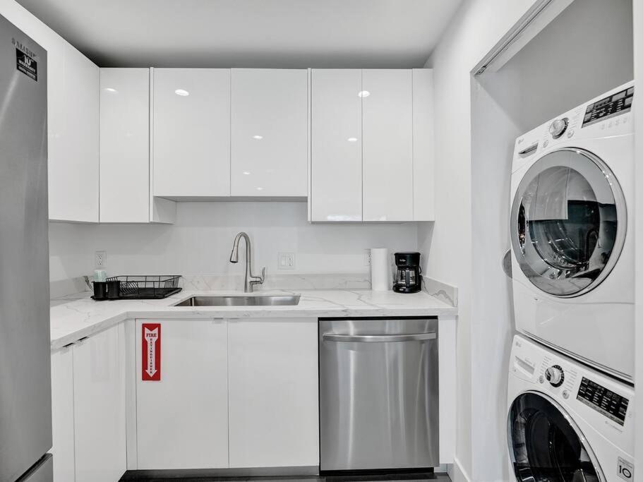 Contemporary 2br With Pool & Bbq Access *