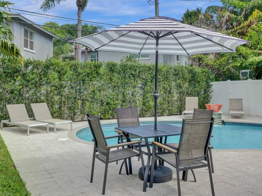 Contemporary 2br With Pool & Bbq Access Holiday home *